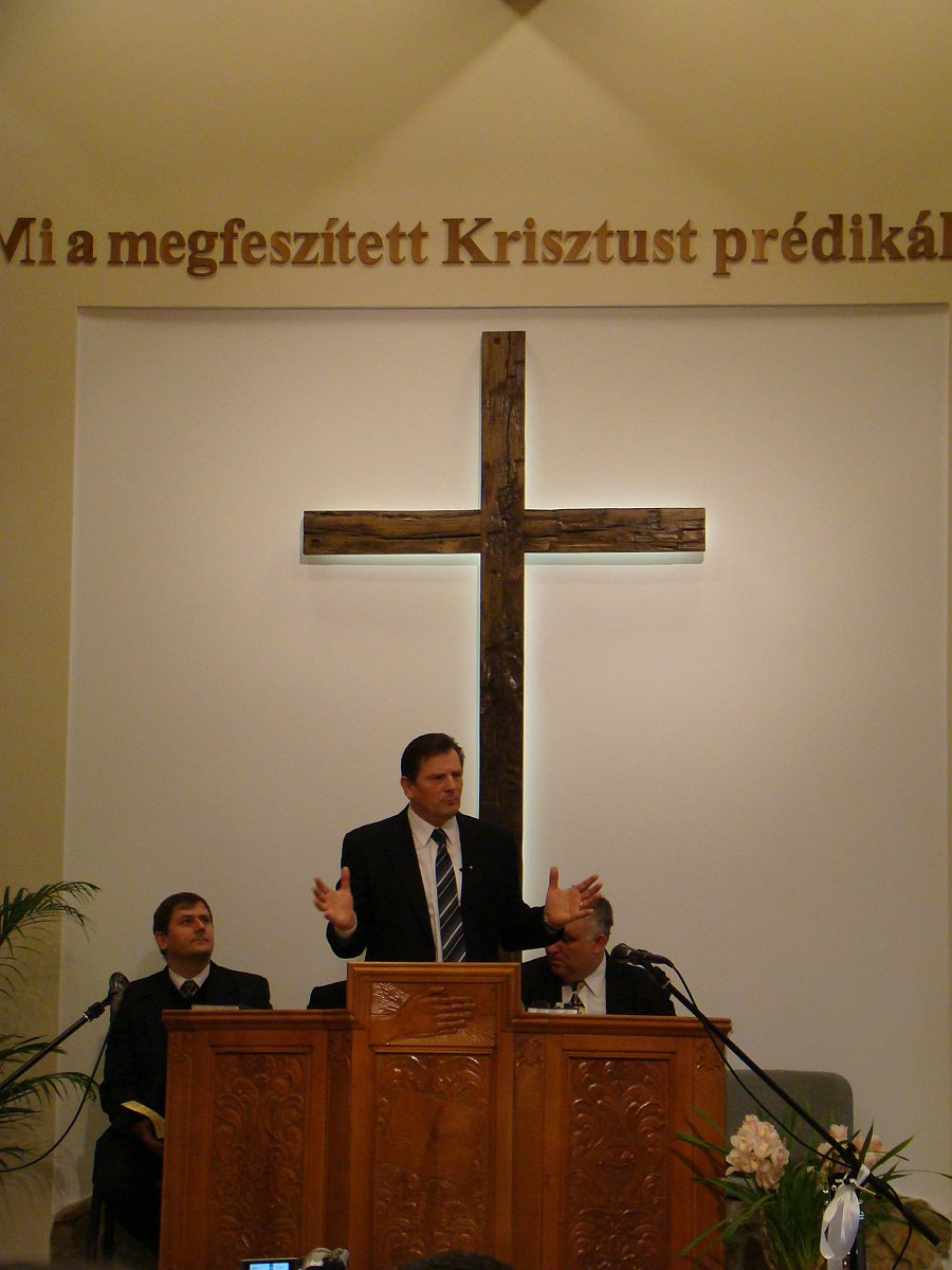 megnyito111